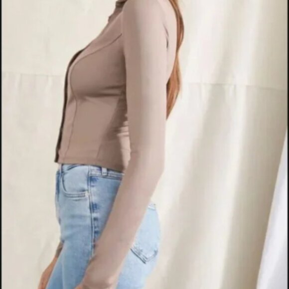 Cropped Grey Button Down - Picture 4 of 8